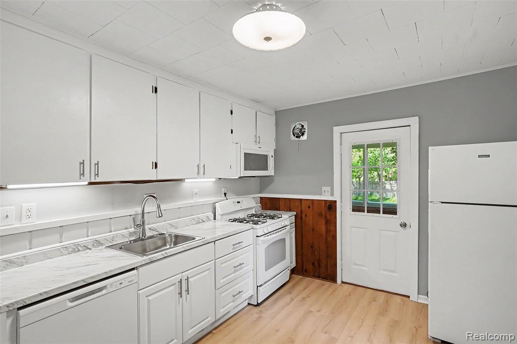 512 S Broad Street, Holly, MI 48442 — Photo 5