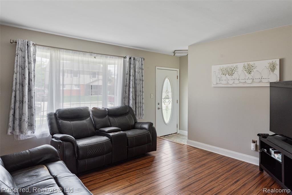 29661 Brown Court, Garden City, MI — Photo 4