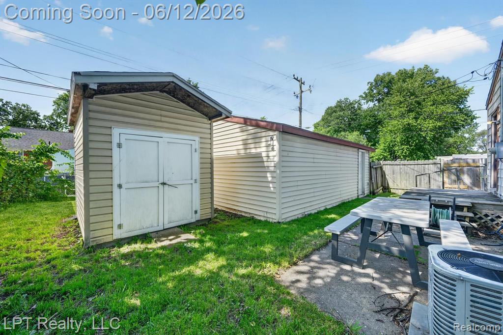 806 E Barrett Avenue, Madison Heights, MI 48071 — Photo 30