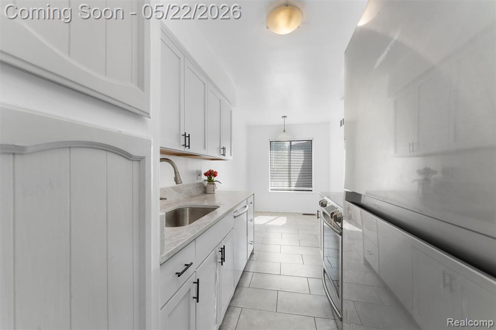 32105 W 12 Mile Road, Farmington, MI 48334 — Photo 13