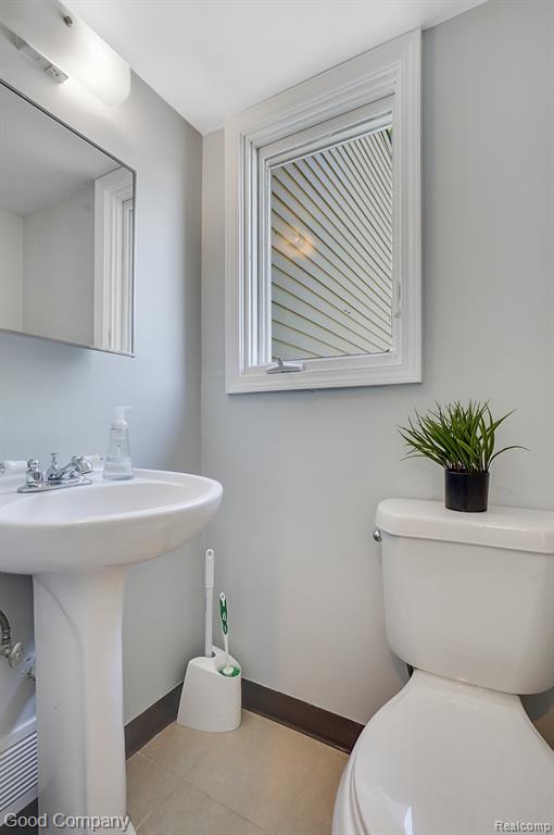 935 N MAPLE Avenue, Royal Oak, MI 48067 — Photo 10