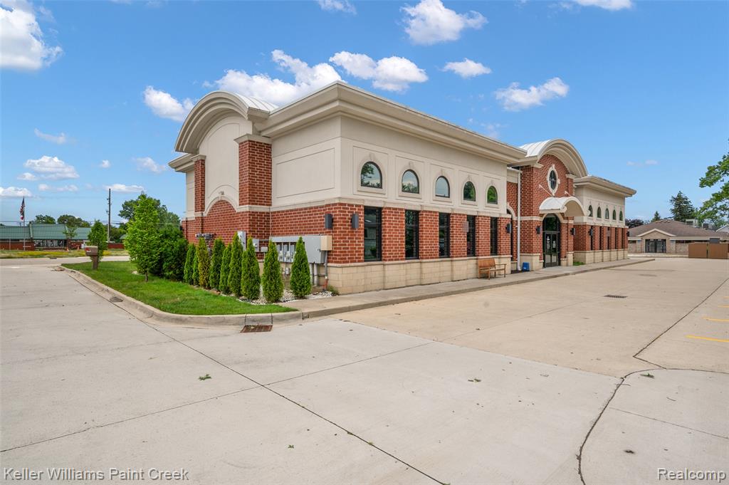 42301 Mound Road, Sterling Heights, MI 48314 — Photo 2