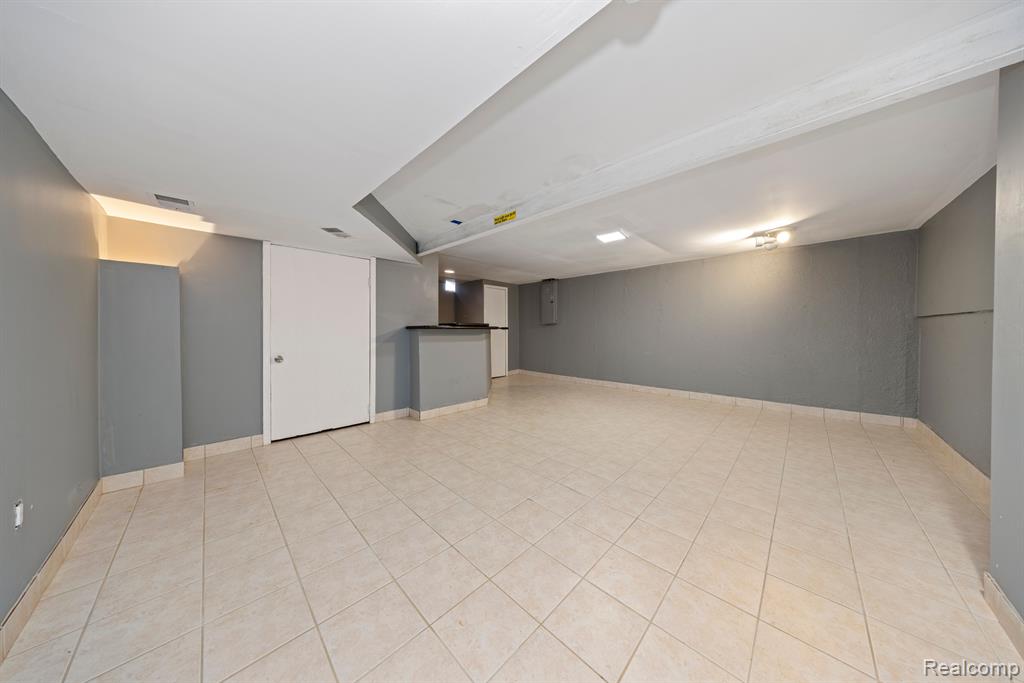 5731 FARMINGTON Road, West Bloomfield, MI — Photo 36
