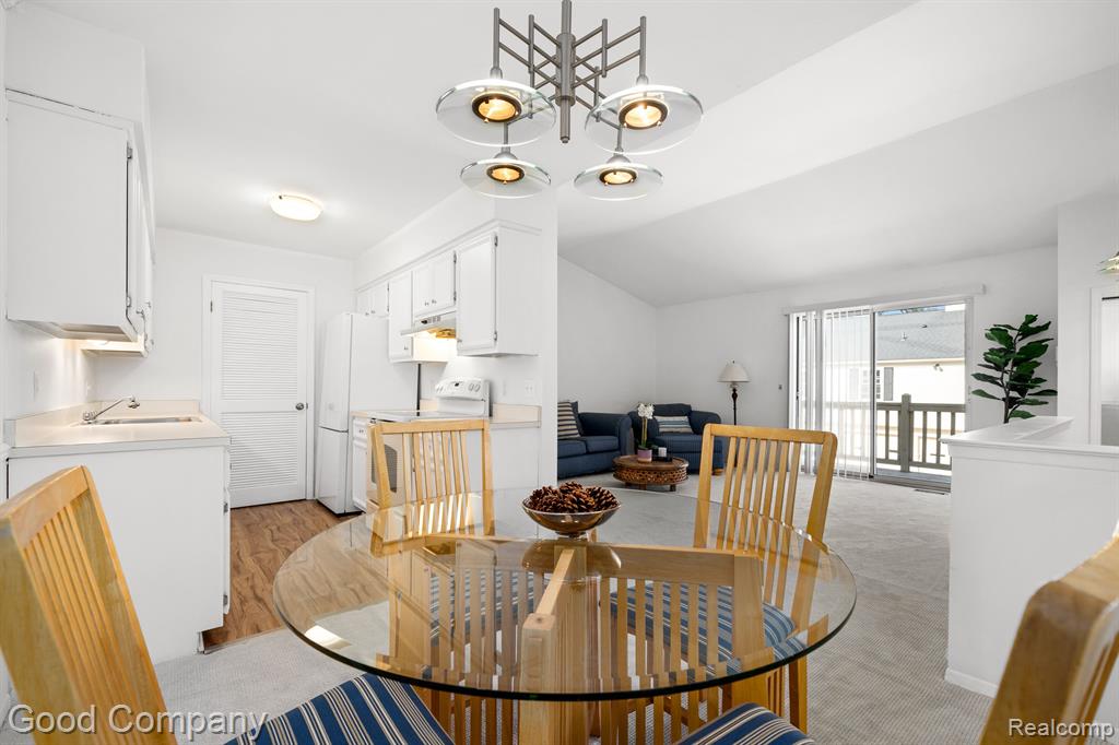 2068 Hidden Meadows Drive, unit D, Walled Lake, MI 48390 — Photo 4