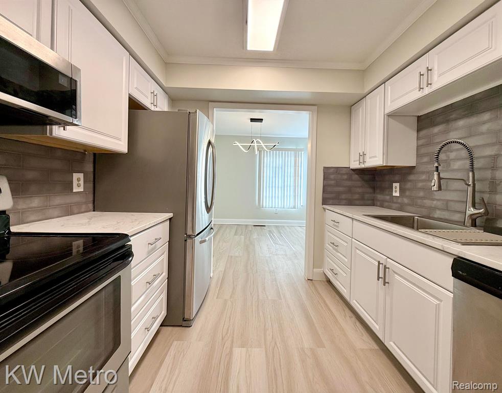 666 E FOX HILLS Drive, Bloomfield Hills, MI 48304 — Photo 5