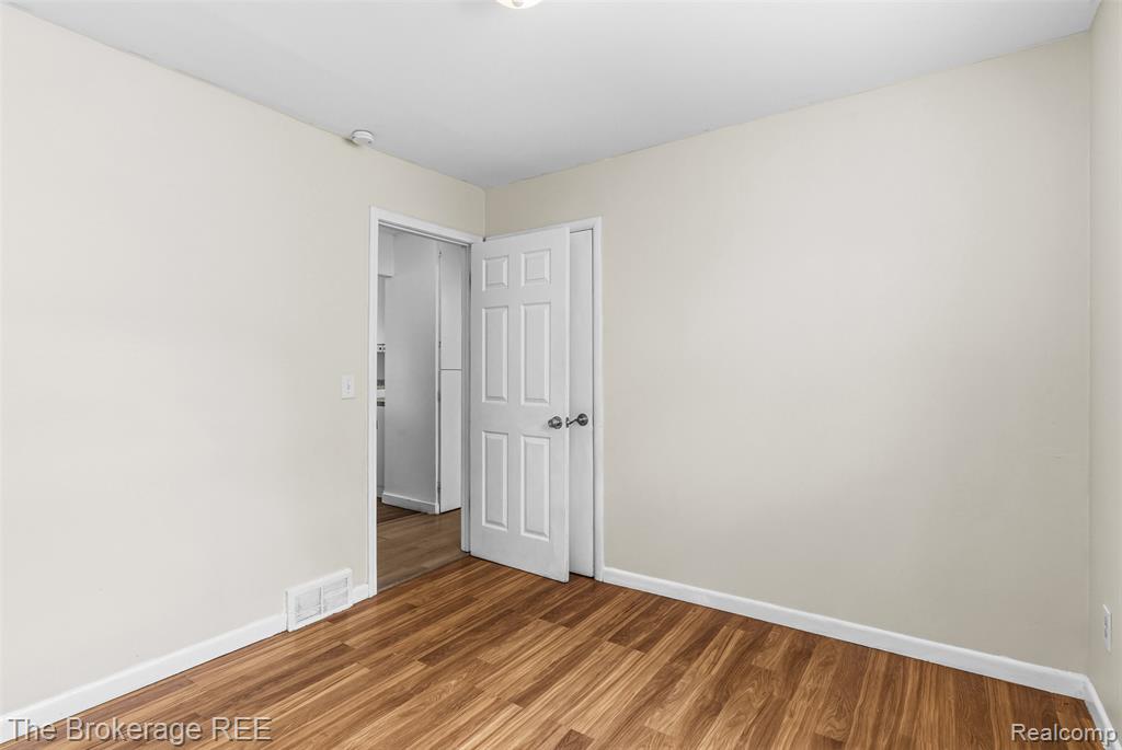 6430 Cloverton Drive, Waterford, MI 48329 — Photo 17