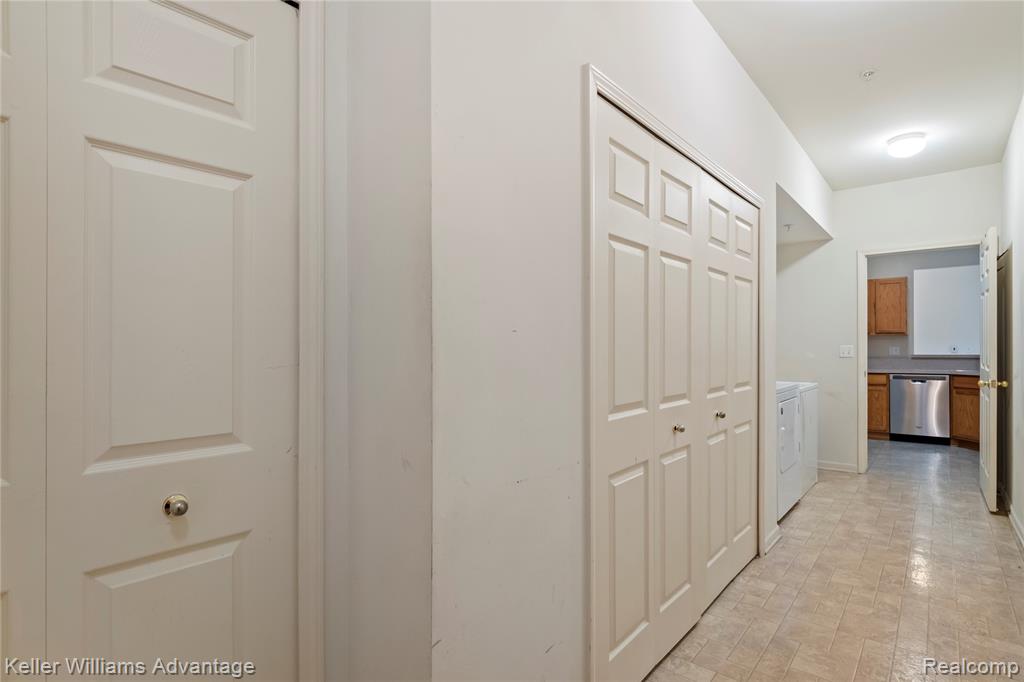 29532 Nottingham Court, Livonia, MI 48152 — Photo 21