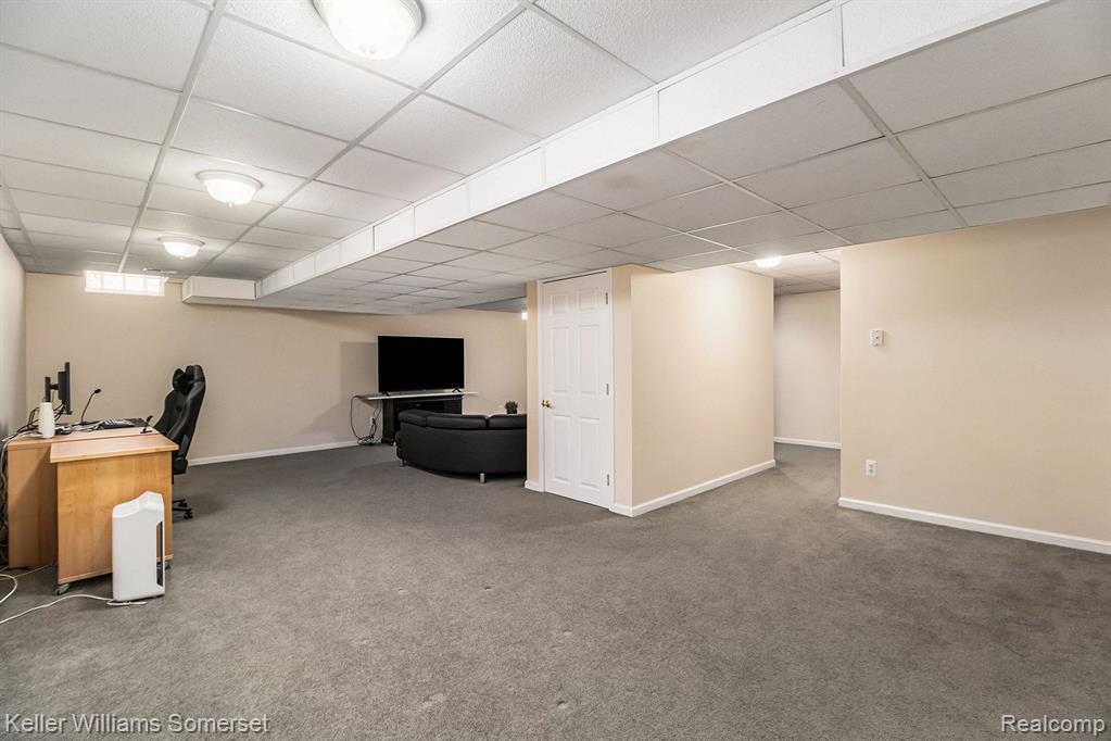 6955 WESTPOINTE Drive, Troy, MI 48085 — Photo 25