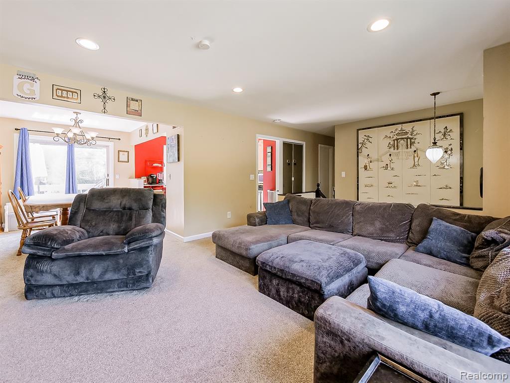 900 Surrey Heights, Westland, MI 48186 — Photo 6