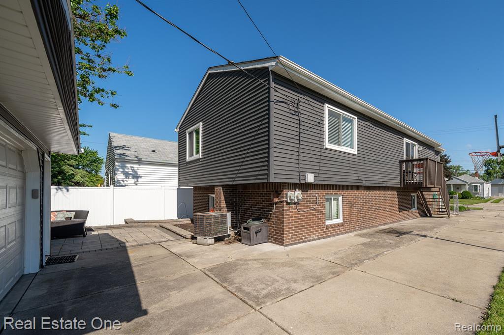 61 TECUMSEH Street, Clawson, MI — Photo 31