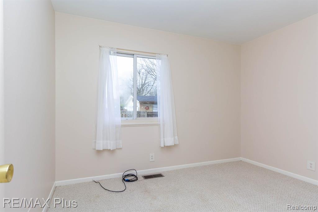 642 TURRILL Avenue, Lapeer, MI 48446 — Photo 19