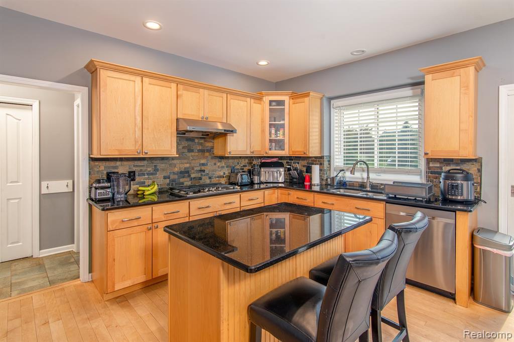 352 ELMINGTON, Canton, MI 48188 — Photo 16