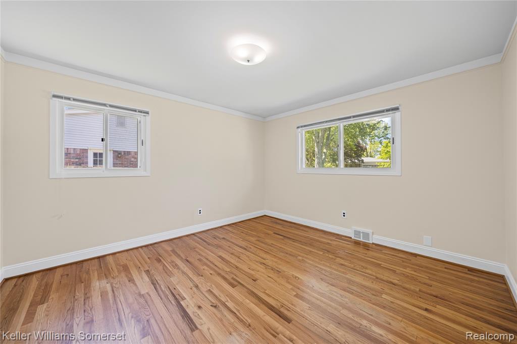 5292 ABINGTON Drive, Troy, MI 48085 — Photo 22