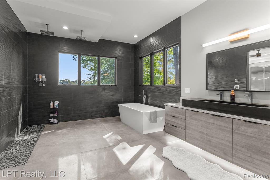 5029 Forest Valley Drive, Clarkston, MI 48348 — Photo 29