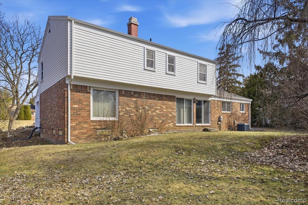 5634 Stratford Drive, West Bloomfield, MI — Photo 40
