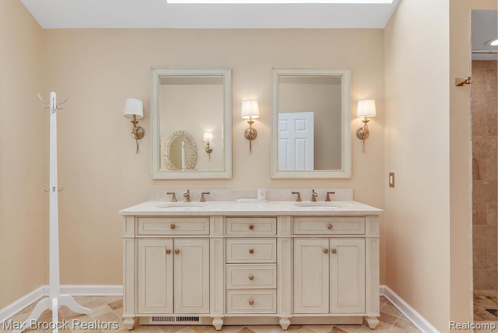 684 Deauville Lane, Bloomfield Hills, MI 48304 — Photo 29