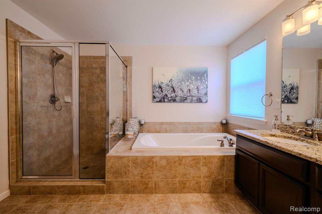 551 HUDSON Circle, South Lyon, MI 48178 — Photo 17