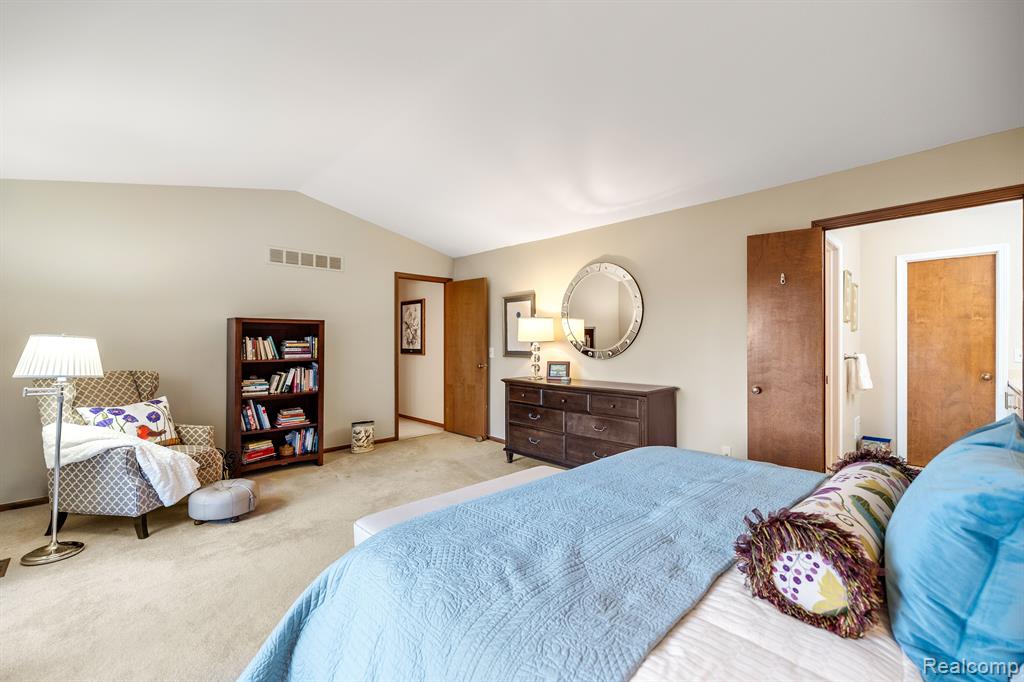4237 SAWGRASS Drive, Bloomfield Hills, MI 48302 — Photo 17