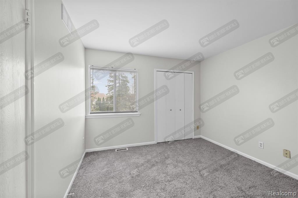 2249 S Commerce Road, Wolverine Lake, MI, 48390