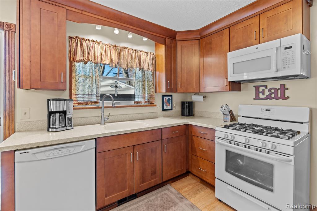 5354 Winshall Drive, Swartz Creek, MI 48473 — Photo 7