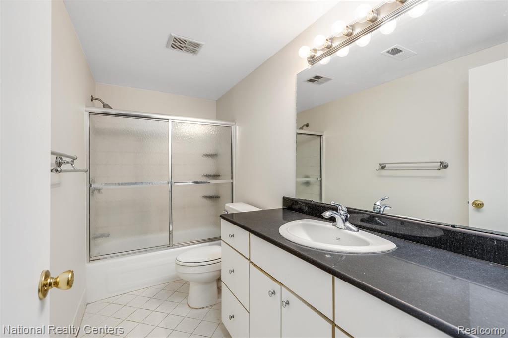 31993 W 12 MILE Road, 211, Farmington Hills, MI 48334 — Photo 12