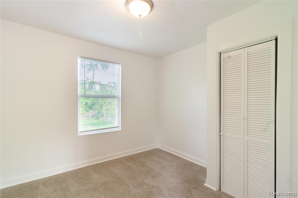18844 Syracuse Street, Detroit, MI 48234 — Photo 17
