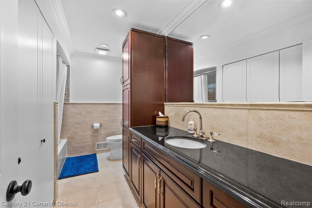 5984 Campus Drive, Dearborn Heights, MI 48127 — Photo 19