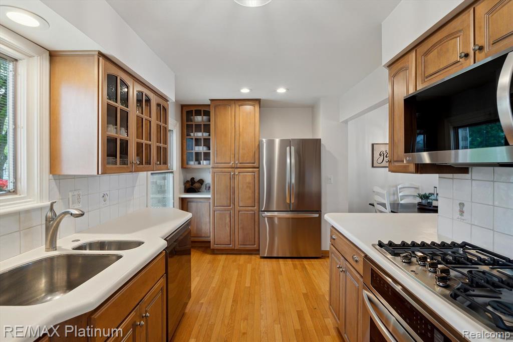 24458 BASHIAN Drive, Novi, MI — Photo 16