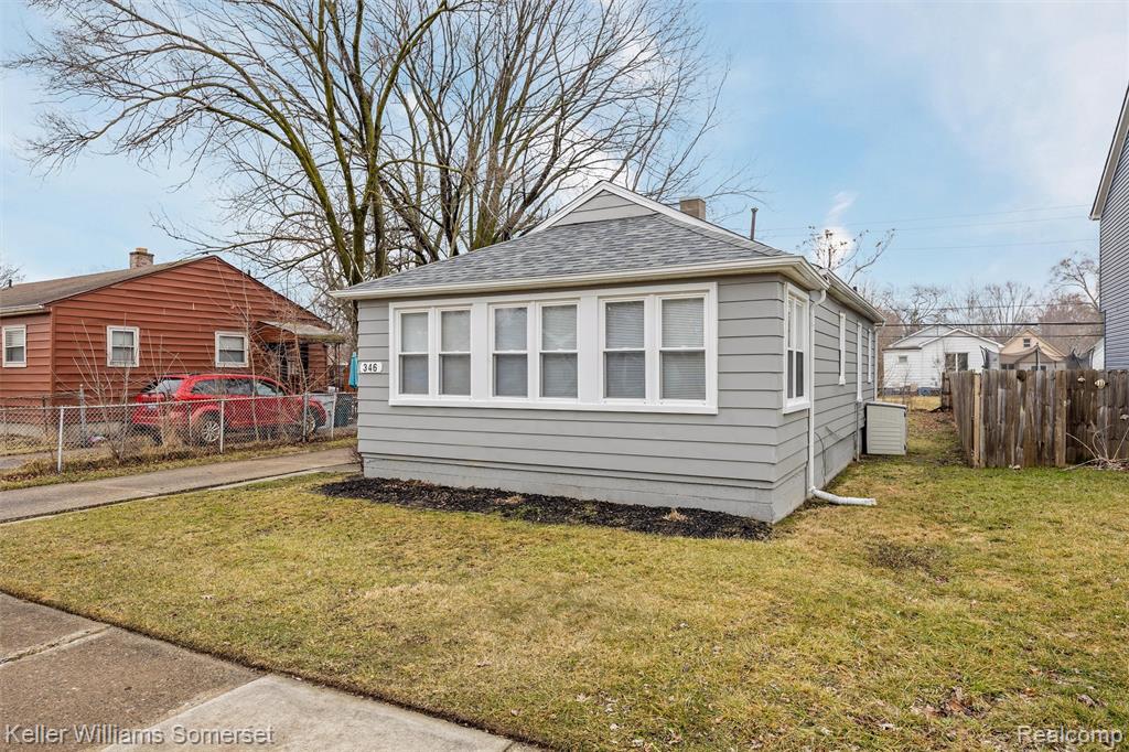 346 E Bernhard Avenue, Hazel Park, MI 48030 — Photo 4