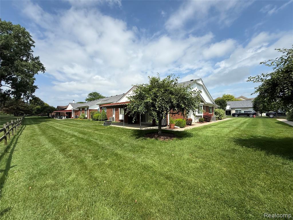 730 Country Club Dr Drive, 36, Saint Clair Shores, MI 48082 — Photo 6