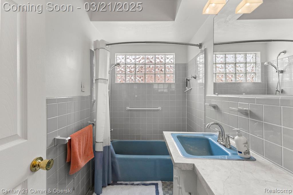 7484 N CHARLESWORTH Street, Dearborn Heights, MI 48127 — Photo 25