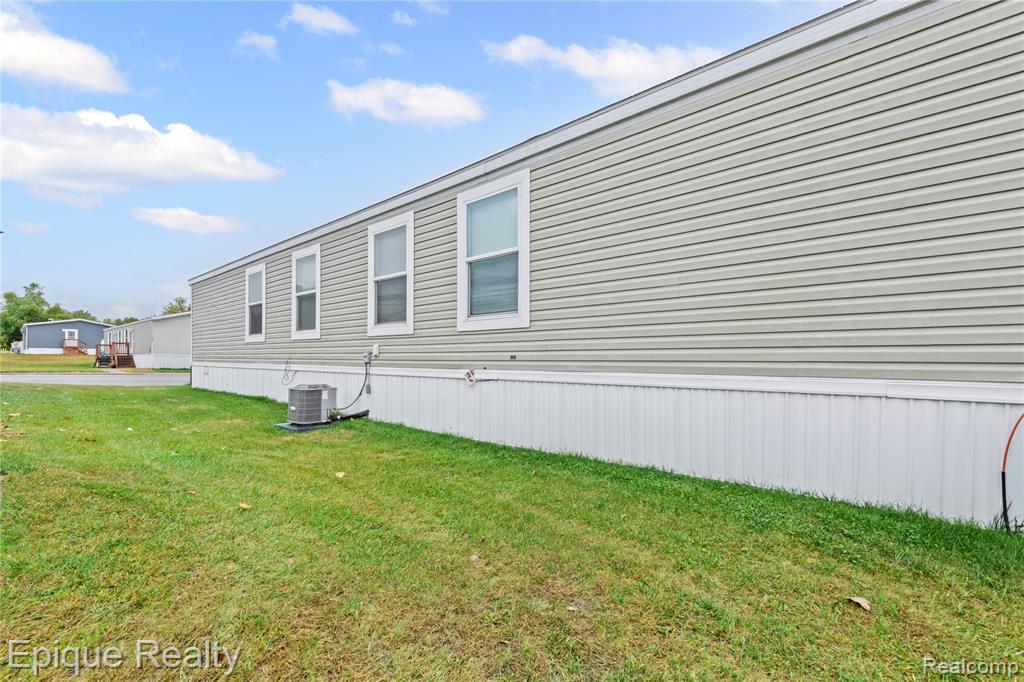 83 Elm Avenue, Highland, MI — Photo 5