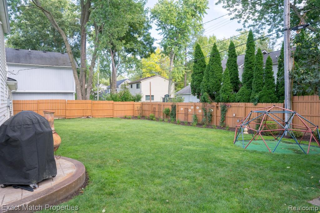 6735 BUCKLAND Avenue, West Bloomfield, MI 48324 — Photo 12