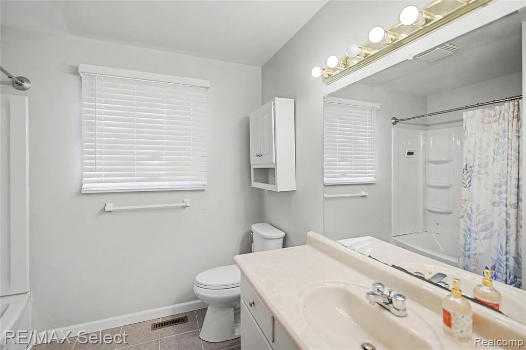 5233 Sagamore Drive, Swartz Creek, MI 48473 — Photo 22