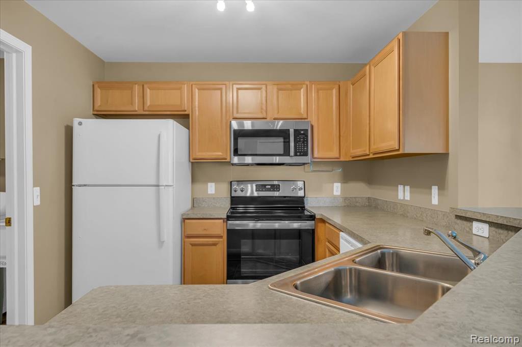 51641 Hale Lane, Chesterfield, MI — Photo 10