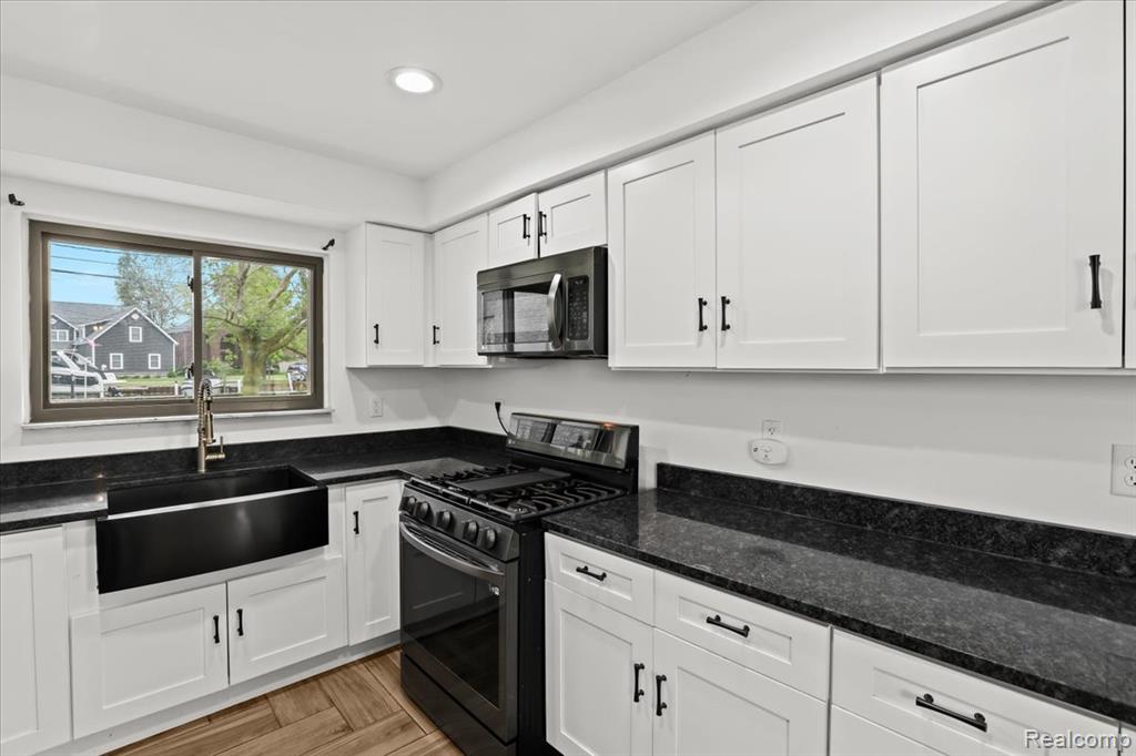 48306 Jefferson Avenue, Chesterfield, MI 48047 — Photo 12