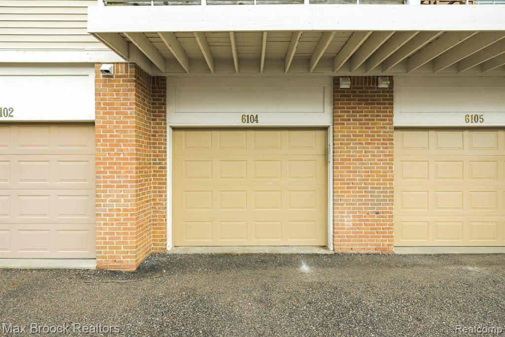 6104 ADDINGTON Drive, Commerce Twp, MI 48390 — Photo 28