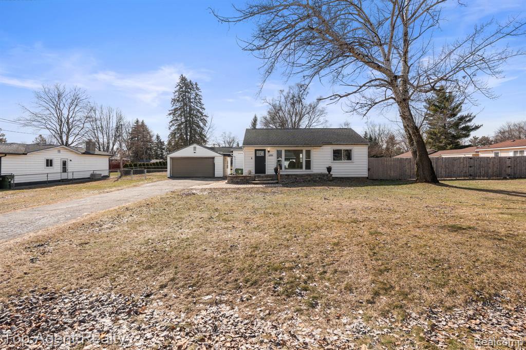 8608 Grace st Street, Shelby Twp, MI 48317 — Photo 3