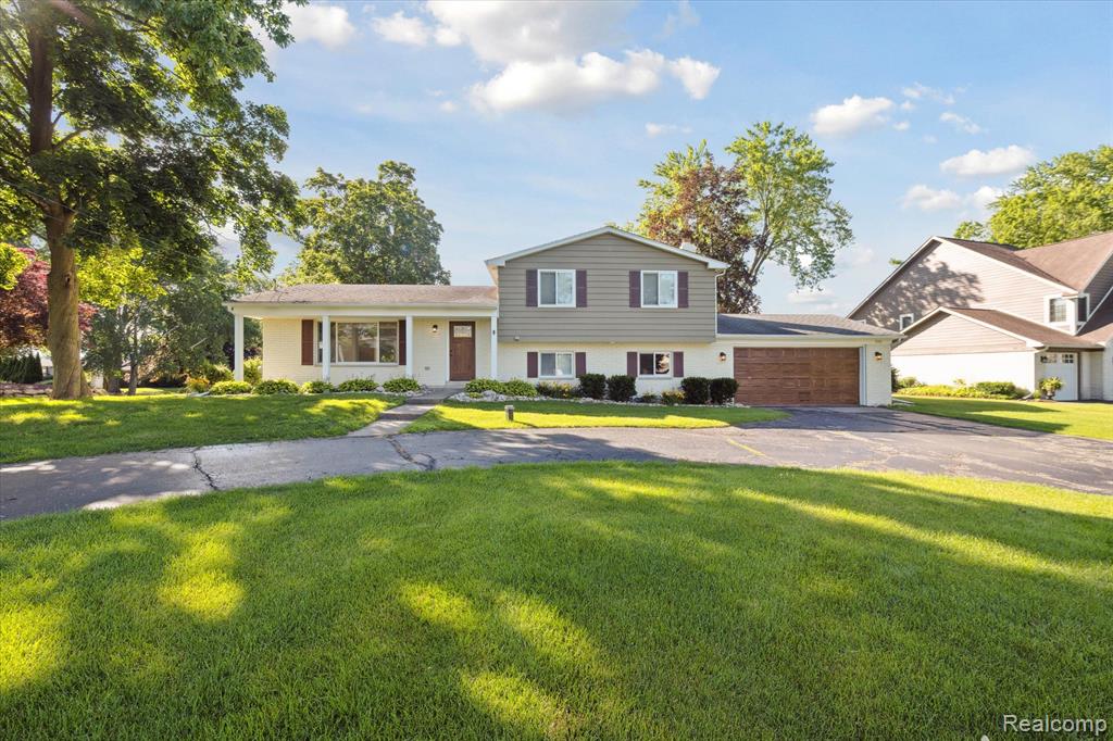 5100 Surfwood Drive, Commerce Twp, MI 48382 — Photo 4