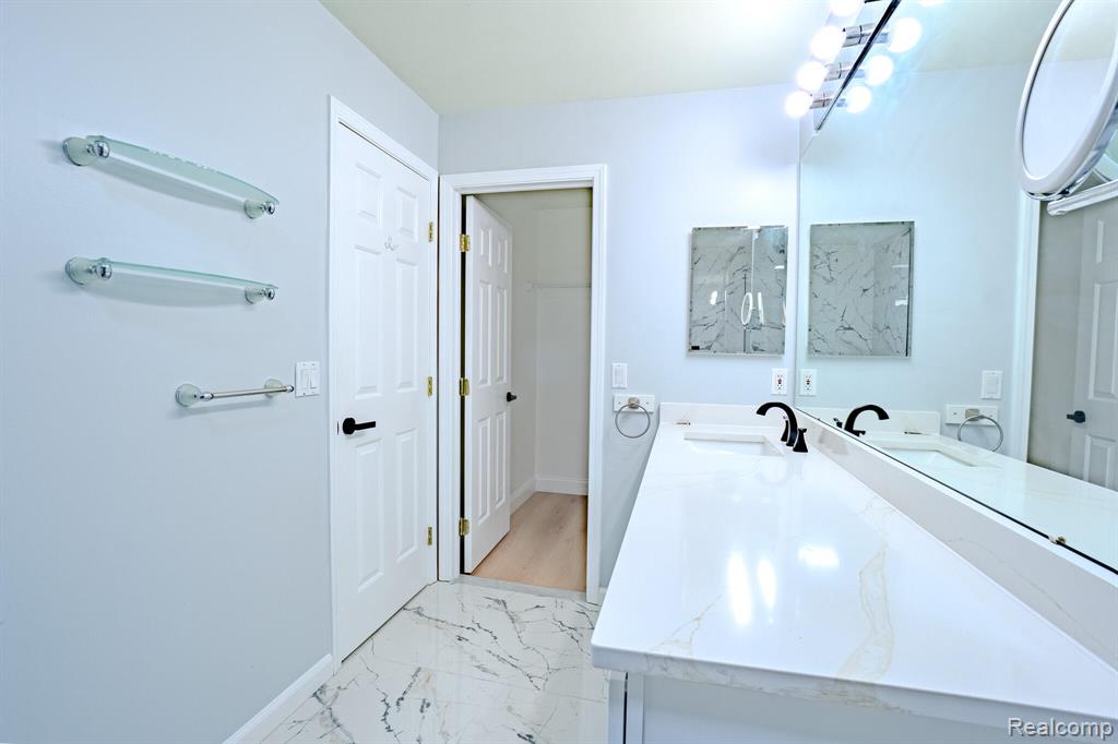 5235 Royal Vale Lane, 70, Dearborn, MI 48126 — Photo 21