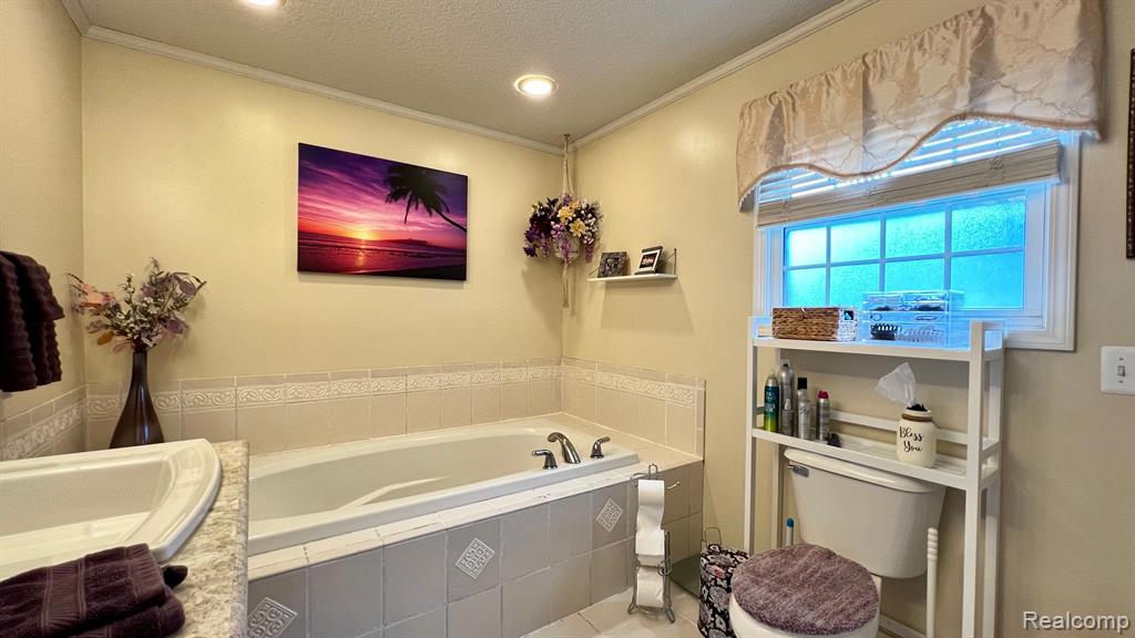 8324 WOODLAND Circle, Goodrich Vlg, MI — Photo 16