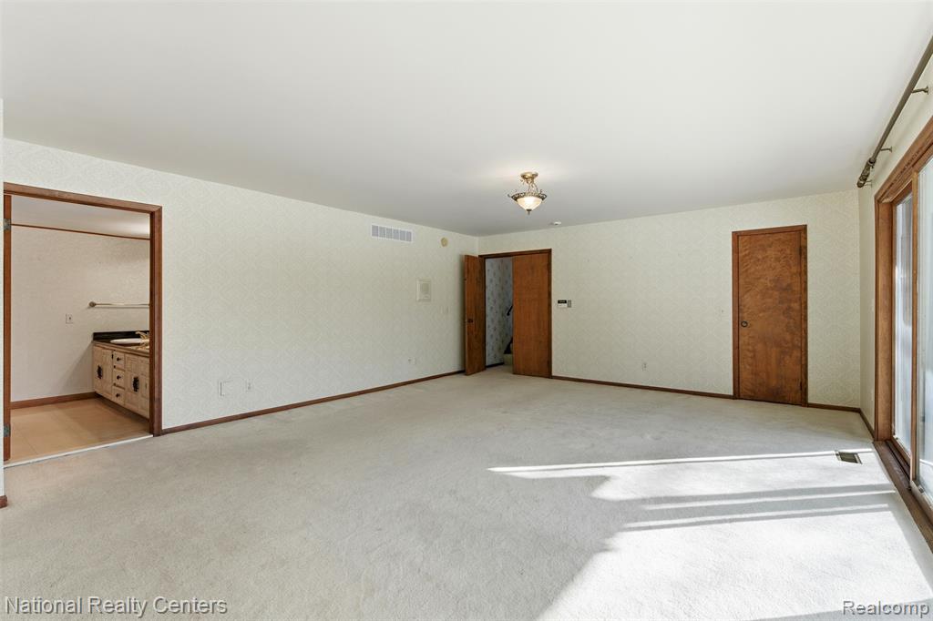 4710 Cove Road, West Bloomfield, MI 48323 — Photo 34