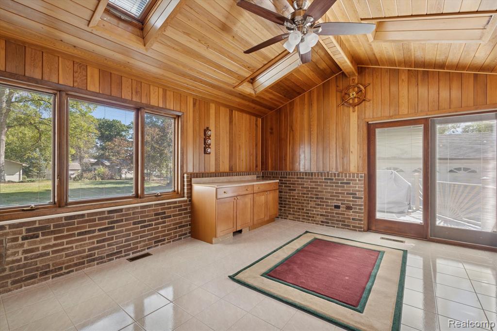 1560 Odette, Hartland, MI 48353 — Photo 16