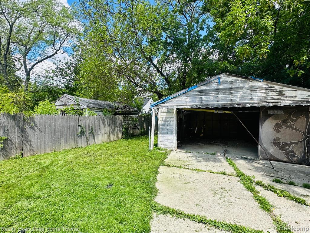8068 Stahelin Avenue, Detroit, MI 48228 — Photo 3