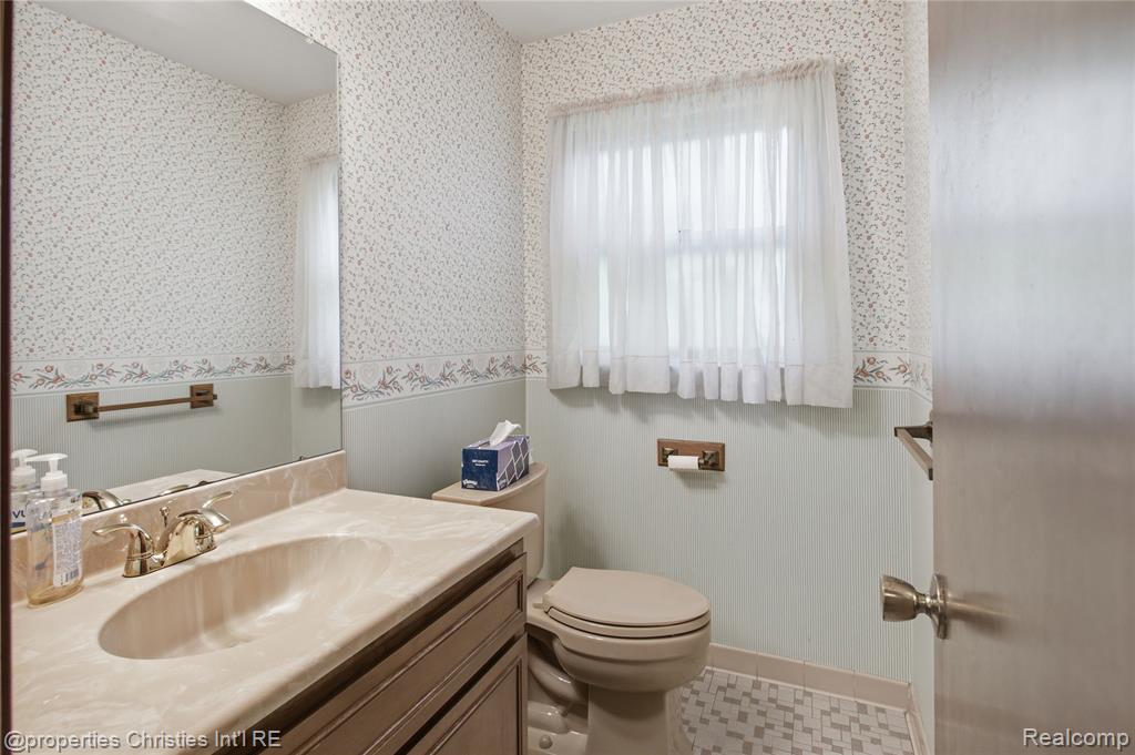 7110 Paterese Drive, Bloomfield Hills, MI 48301 — Photo 21