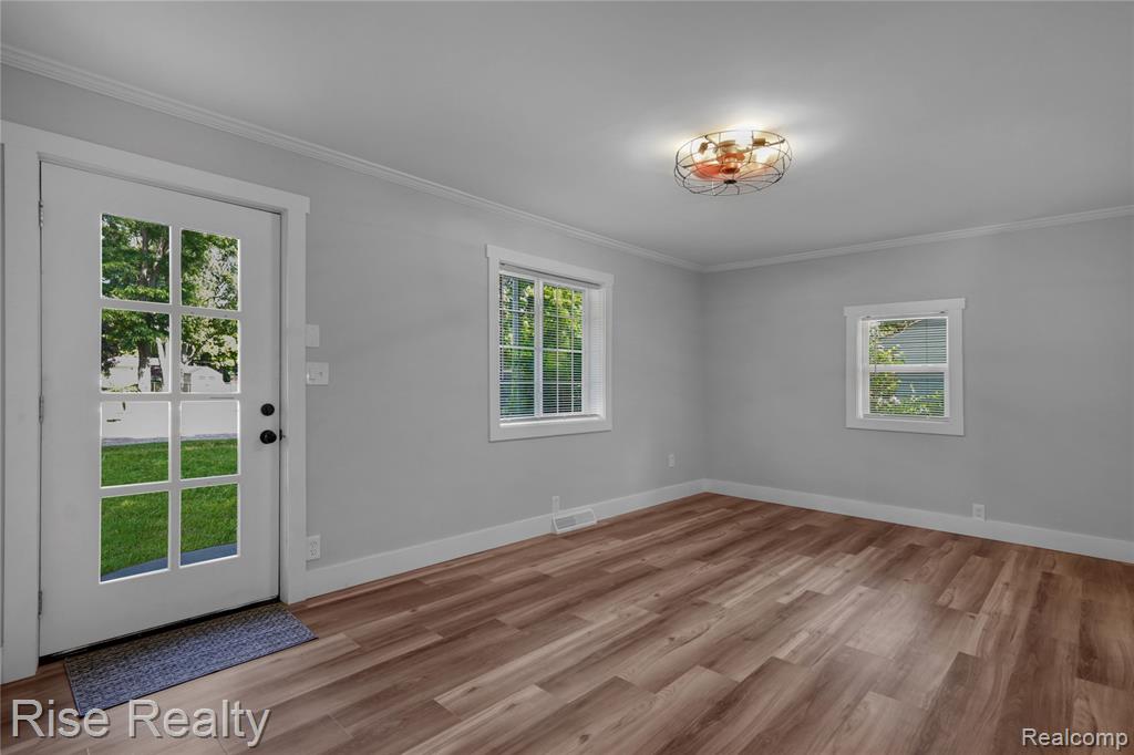 319 N Genesee Street, Montrose, MI 48457 — Photo 4