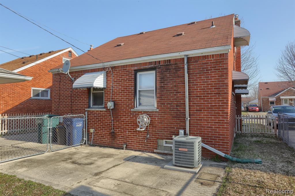 539 FARNHAM Avenue, Lincoln Park, MI 48146 — Photo 24