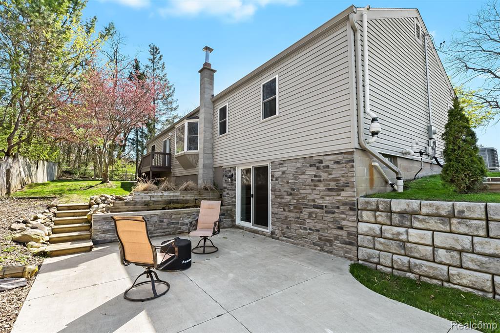 9248 HARTLAND Road, Fenton, MI 48430 — Photo 27