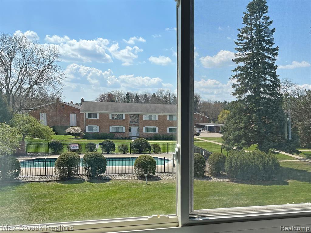 801 W LONG LAKE Road, A-4, Bloomfield Hills, MI 48302 — Photo 4