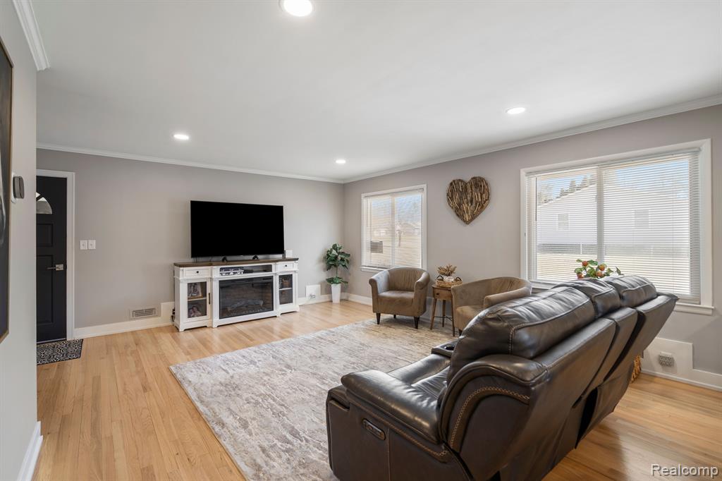 4339 FENMORE Avenue, Waterford, MI 48328 — Photo 9